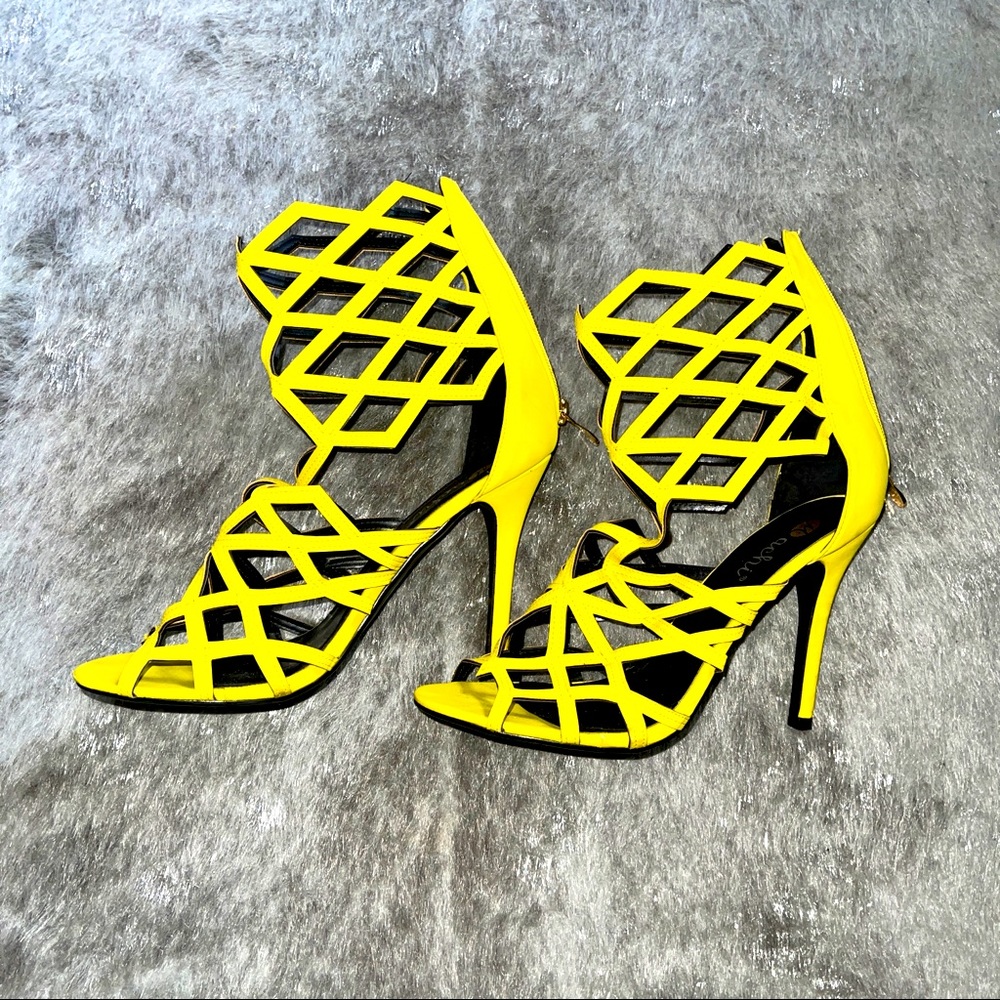***Stylish Lime Yellow Heels*** 🍋